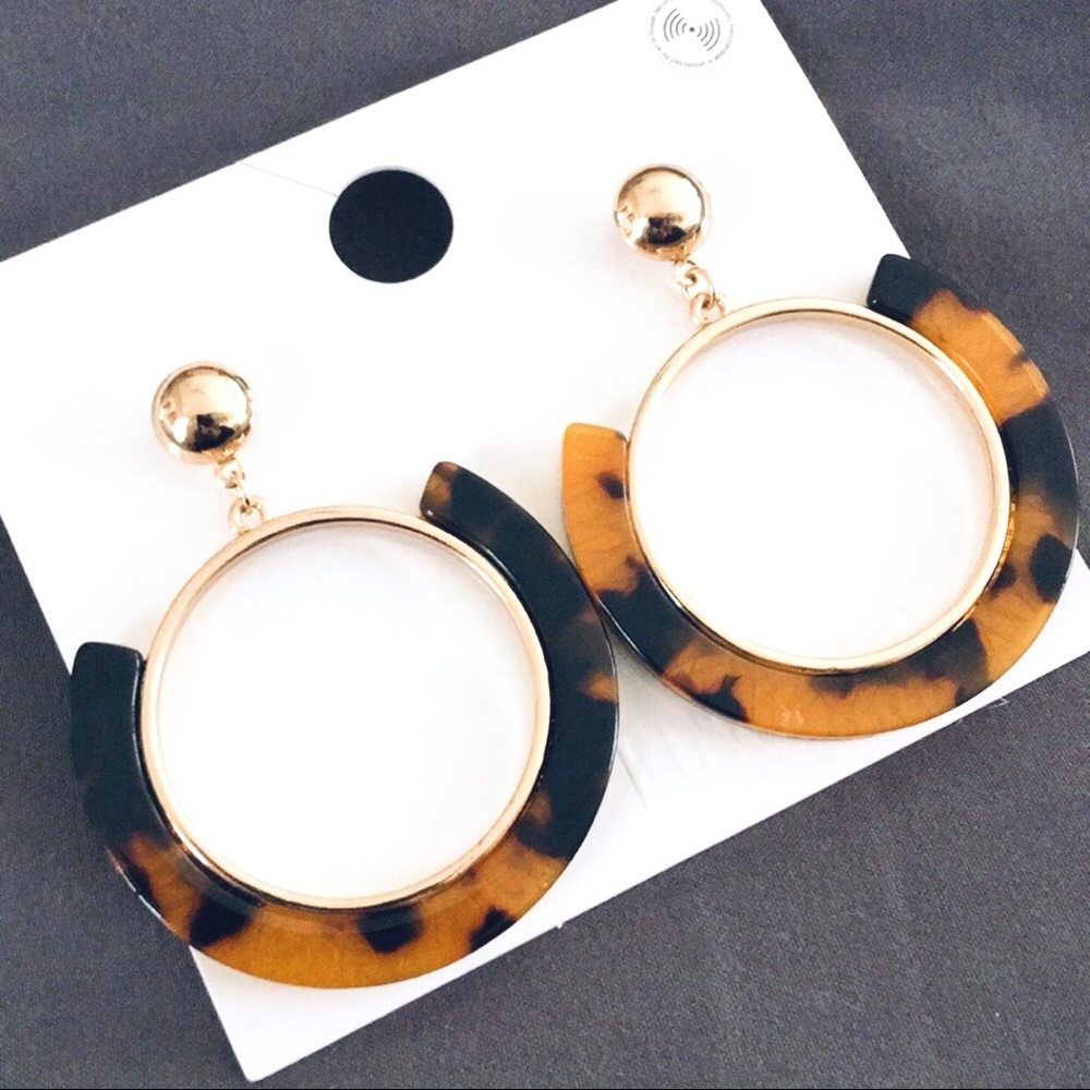 NWT Post pin tortoise gold loop earrings